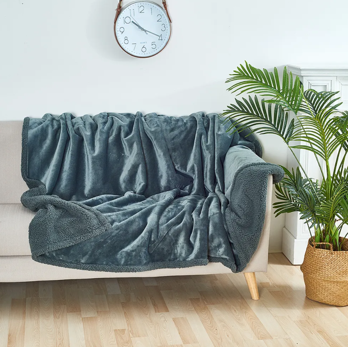 Waterproof Plush Blanket for Cats & Dogs Sherpa